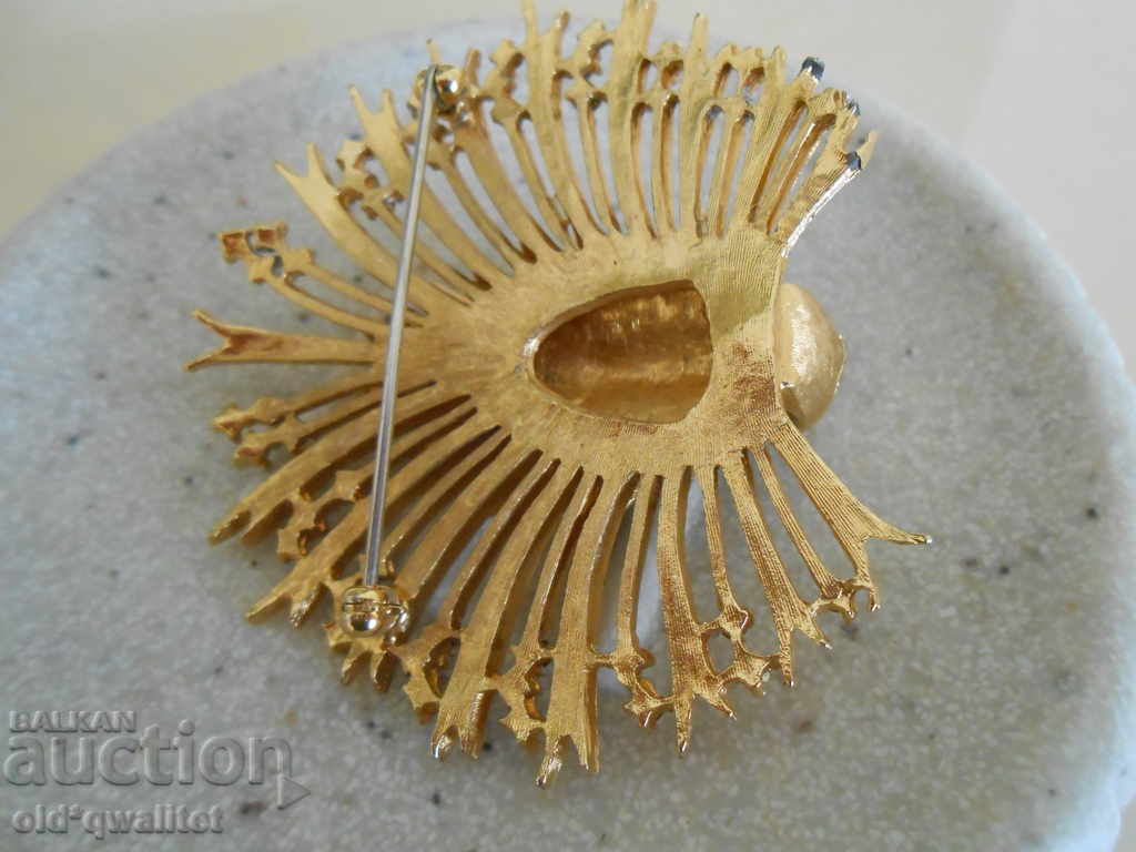 Delivery of BROOCH: enamel, pebbles, Peacock, large, very beautiful Delivery of BROOCH: enamel, pebbles, Peacock, large, very beautiful