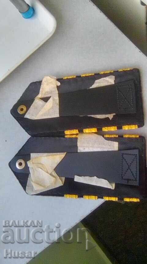 Παράδοση ξένων ναυτικών όμορφες επωμίδες πούλιες πομ καπετάνιος μηχανικός Παράδοση ξένων ναυτικών όμορφες επωμίδες πούλιες πομ καπετάνιος μηχανικός