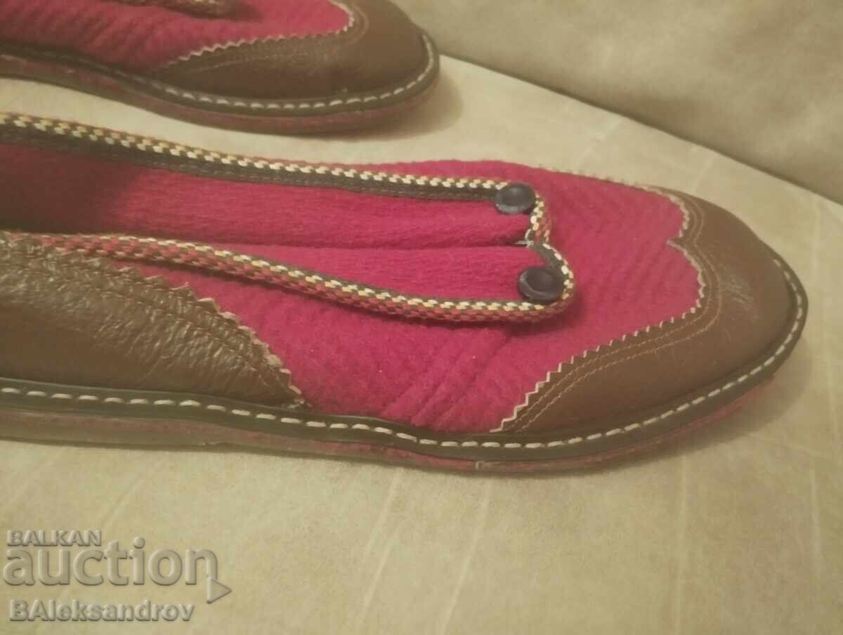 Παράδοση Παλιά ενδιαφέροντα παπούτσια, αχρησιμοποίητα Παράδοση Παλιά ενδιαφέροντα παπούτσια, αχρησιμοποίητα