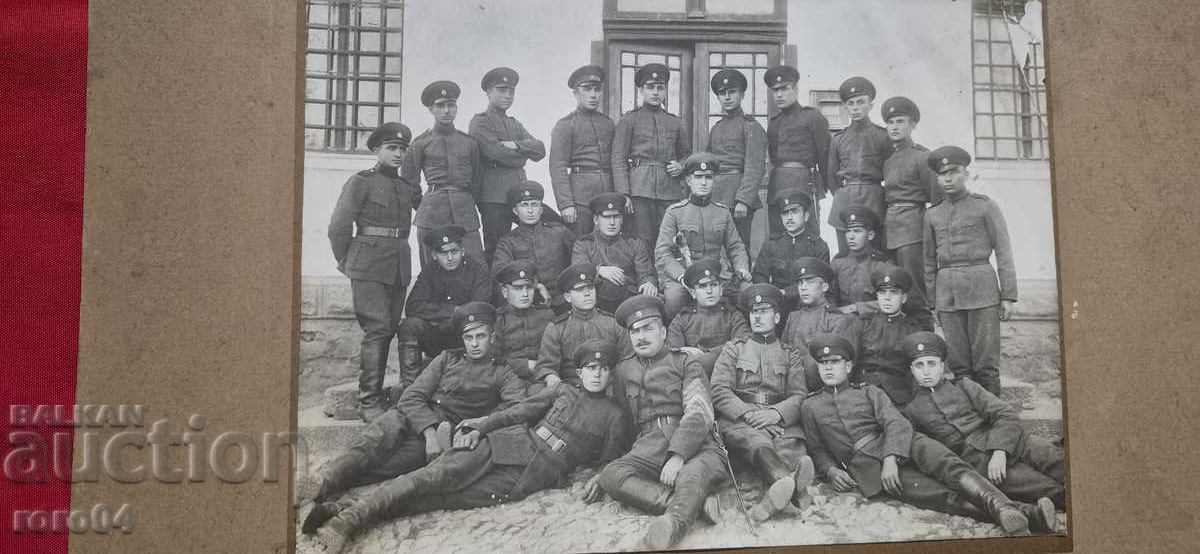 ΣΤΡΑΤΙΩΤΙΚΟΣ - ΑΞΙΩΜΑΤΙΚΟΣ - ΣΤΡΑΤΕΥΤΗΡΙΟ - ΒΑΣΙΛΕΙΟ ΤΗΣ ΒΟΥΛΓΑΡΙΑΣ με τιμή 35.99 BGN | € 18.40 ΣΤΡΑΤΙΩΤΙΚΟΣ - ΑΞΙΩΜΑΤΙΚΟΣ - ΣΤΡΑΤΕΥΤΗΡΙΟ - ΒΑΣΙΛΕΙΟ ΤΗΣ ΒΟΥΛΓΑΡΙΑΣ με τιμή 35.99 BGN | € 18.40