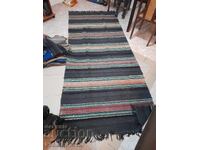 4 pieces of woven rugs