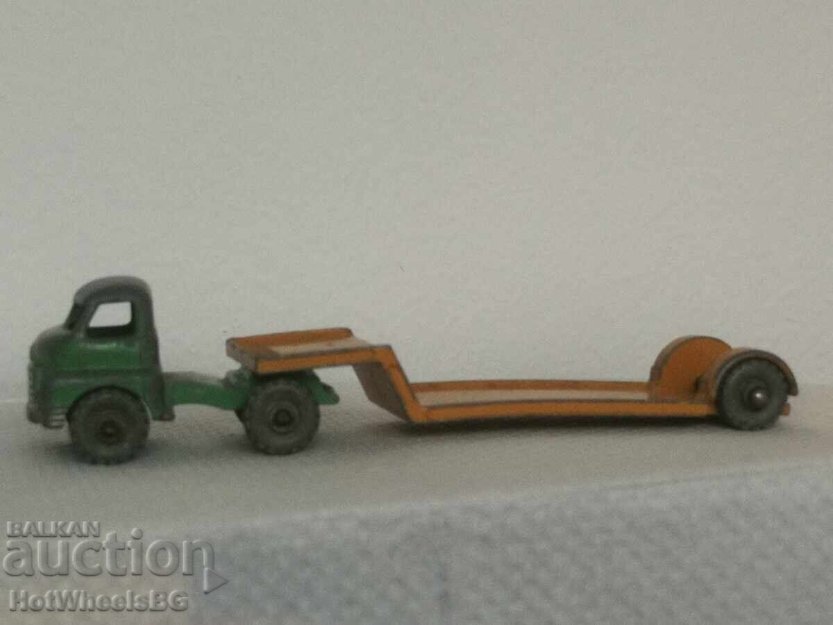 Auction MATCHBOX LESNEY. No. 27 B Low Loader 1958 Auction MATCHBOX LESNEY. No. 27 B Low Loader 1958