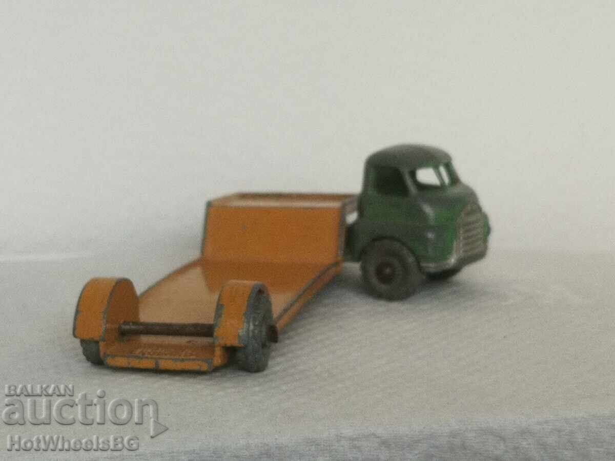 Delivery of MATCHBOX LESNEY. No. 27 B Low Loader 1958 Delivery of MATCHBOX LESNEY. No. 27 B Low Loader 1958