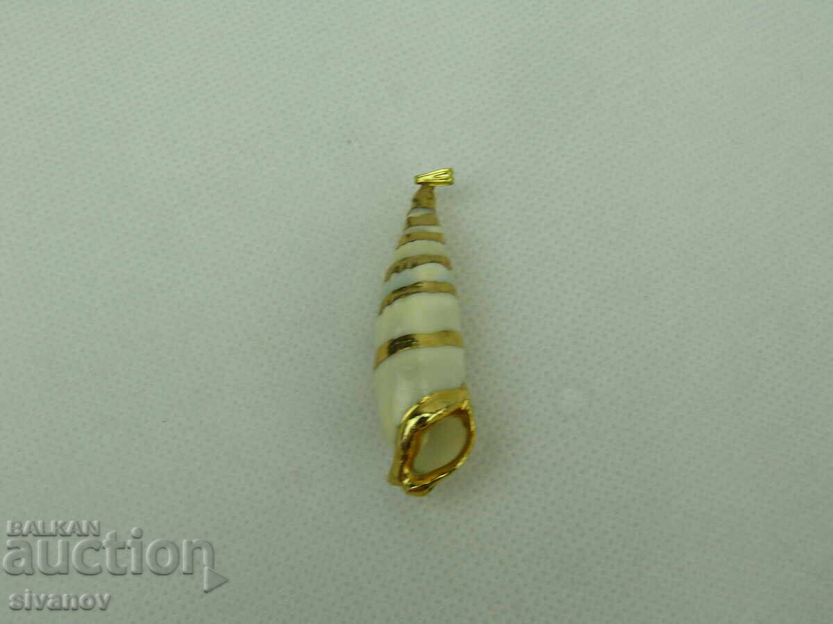 Interesting shell pendant locket #2446 with price 9.99 BGN | € 5.11