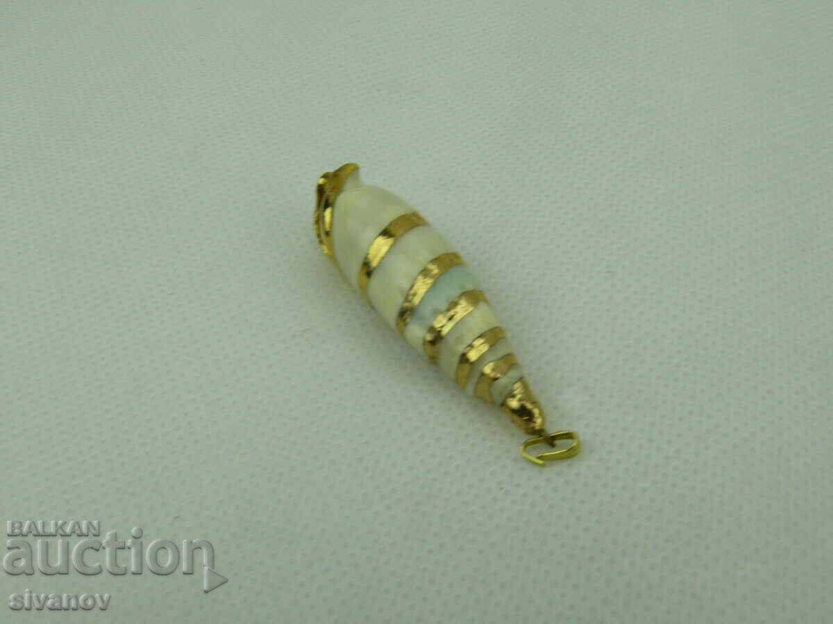 Delivery of Interesting shell pendant locket #2446