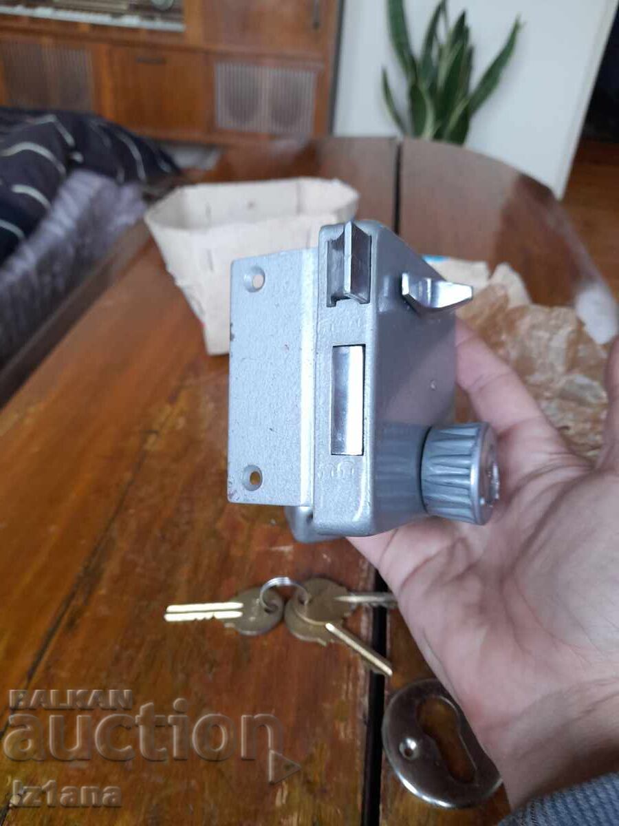 Încuietoare suplimentară veche, zăvor Încuietoare - 5 Încuietoare suplimentară veche, zăvor Încuietoare - 5