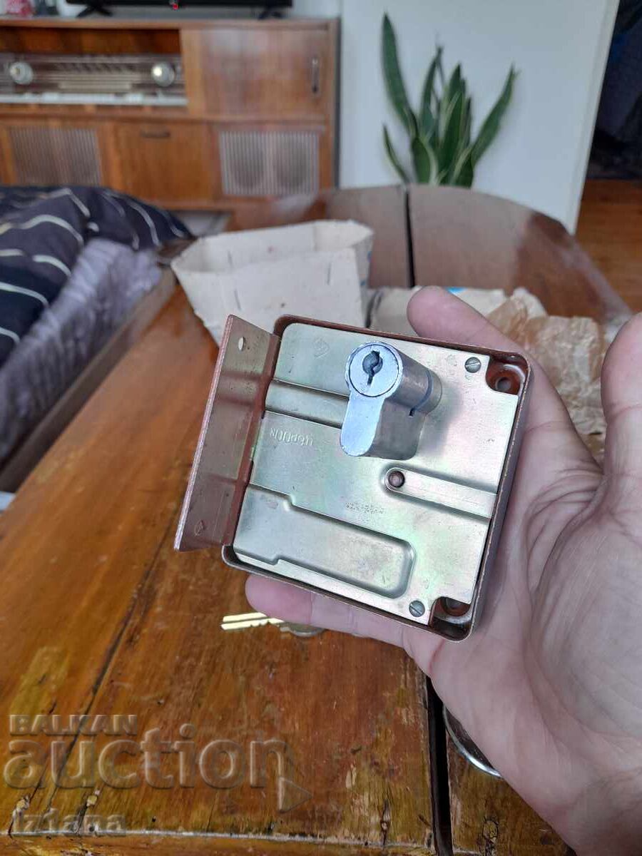 Încuietoare suplimentară veche, zăvor Încuietoare - 7 Încuietoare suplimentară veche, zăvor Încuietoare - 7