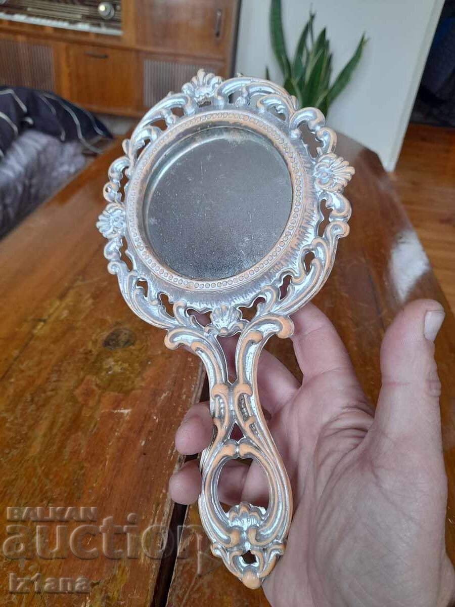 Livrarea Oglindă veche, oglindă