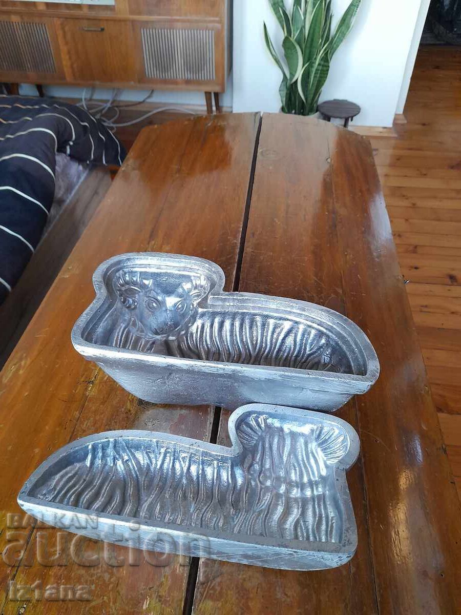 Old form for roasting Lamb with price 170.00 BGN | € 86.92 Old form for roasting Lamb with price 170.00 BGN | € 86.92