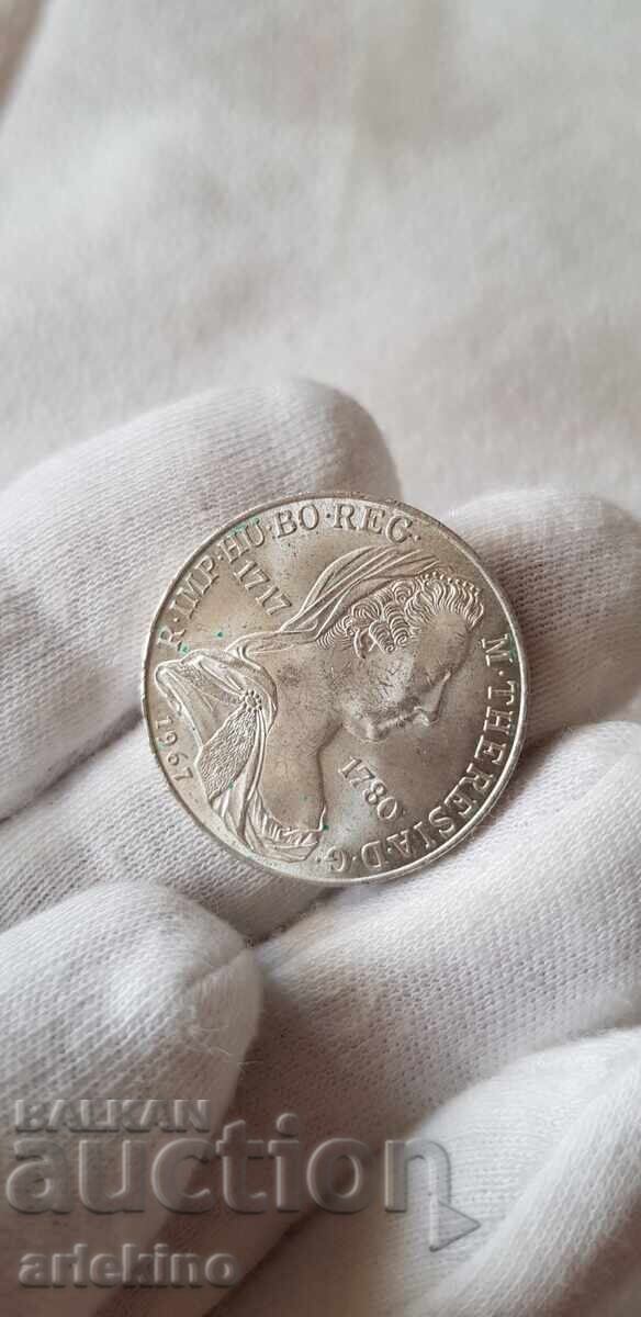 Beautiful glossy 25 shilling coin 1967. - 5 Beautiful glossy 25 shilling coin 1967. - 5