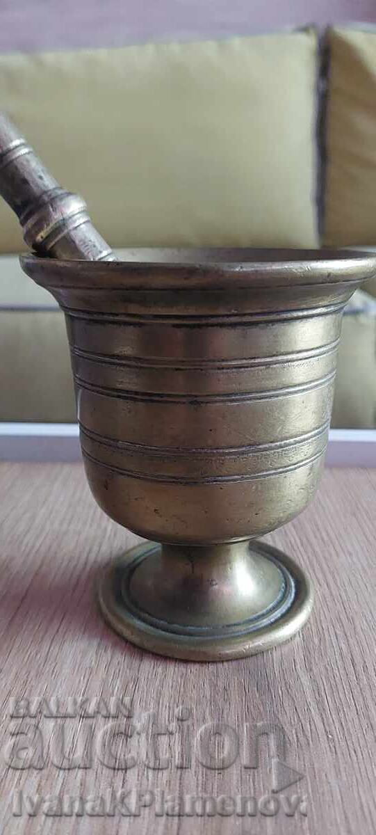 Licitație Mojar cu pistil masiv din bronz 1,5 kg retro pentru colecționari Licitație Mojar cu pistil masiv din bronz 1,5 kg retro pentru colecționari