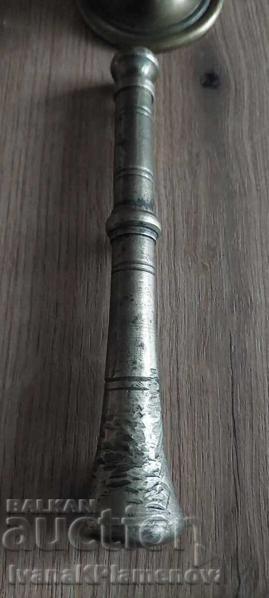 Livrarea Mojar cu pistil masiv din bronz 1,5 kg retro pentru colecționari Livrarea Mojar cu pistil masiv din bronz 1,5 kg retro pentru colecționari