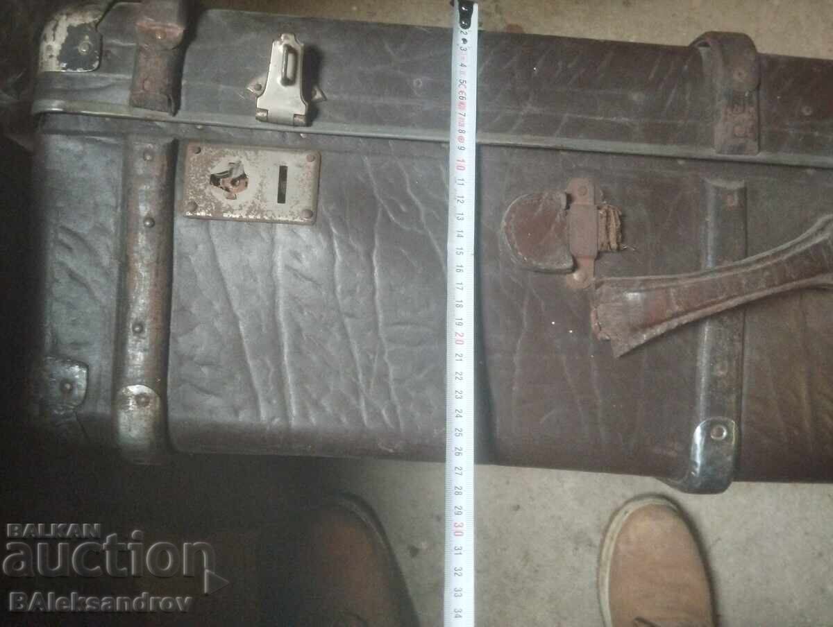 Old large suitcase, Mokawa - 5 Old large suitcase, Mokawa - 5