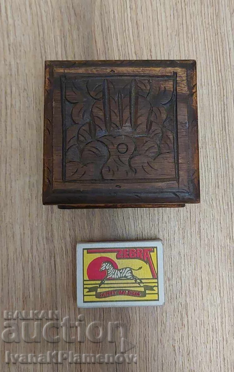 Auction  Woodcarving box for collectors