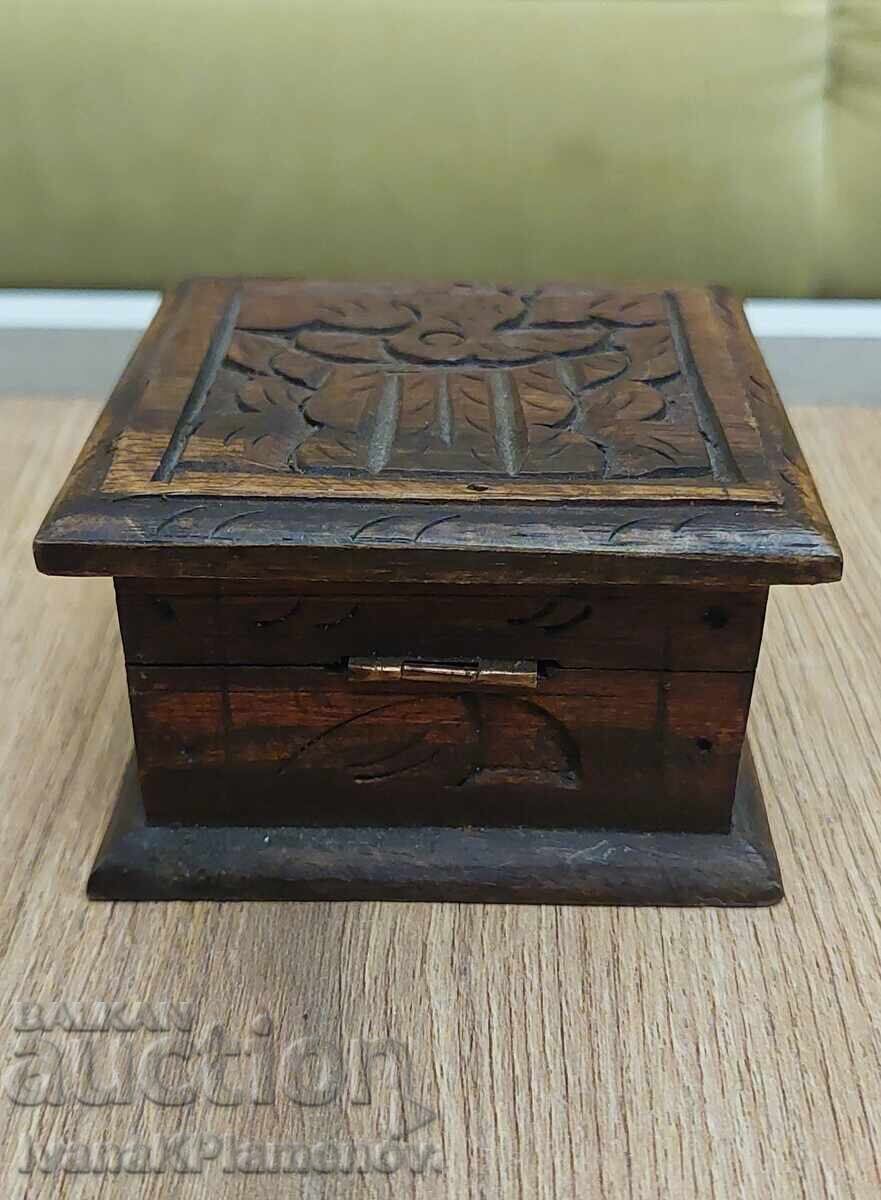 Woodcarving box for collectors - 6