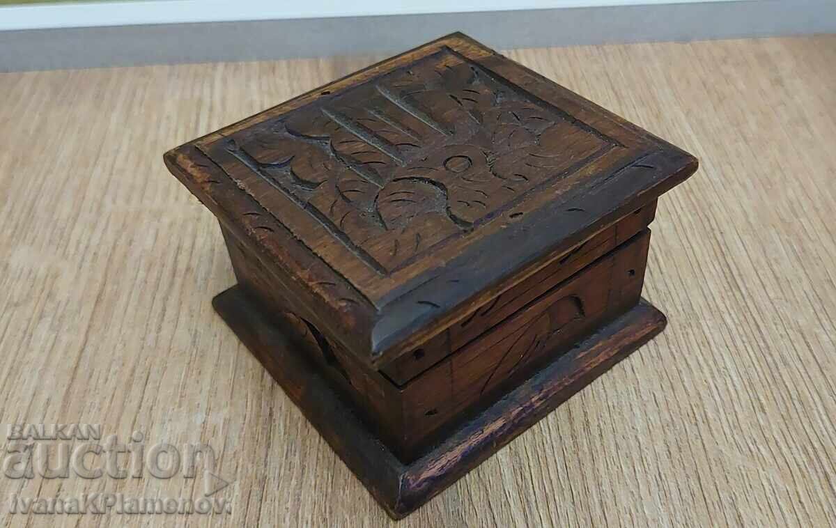 Woodcarving box for collectors