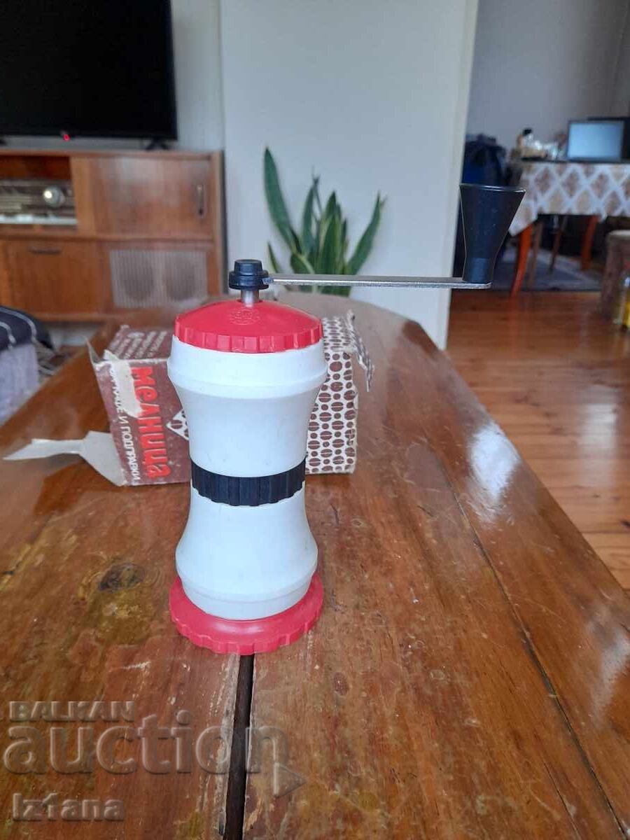 Old coffee grinder, grinder, coffee grinder with price 32.00 BGN | € 16.36 Old coffee grinder, grinder, coffee grinder with price 32.00 BGN | € 16.36