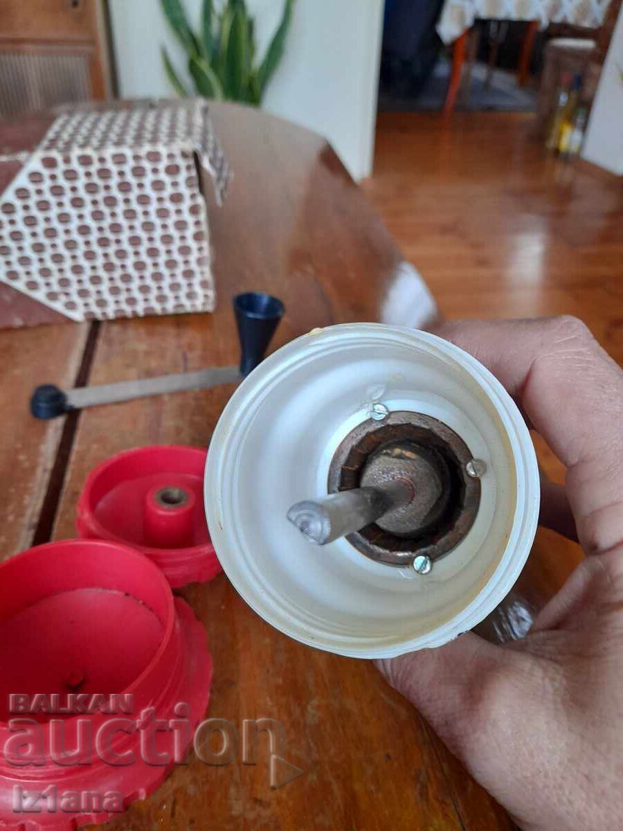 Delivery of Old coffee grinder, grinder, coffee grinder Delivery of Old coffee grinder, grinder, coffee grinder