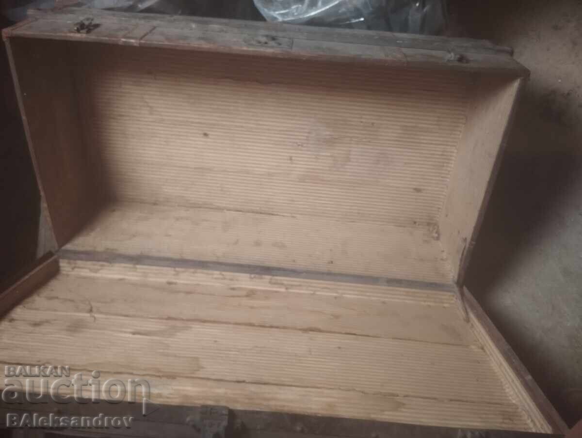 Delivery of Old large travel suitcase with bronze fittings Delivery of Old large travel suitcase with bronze fittings