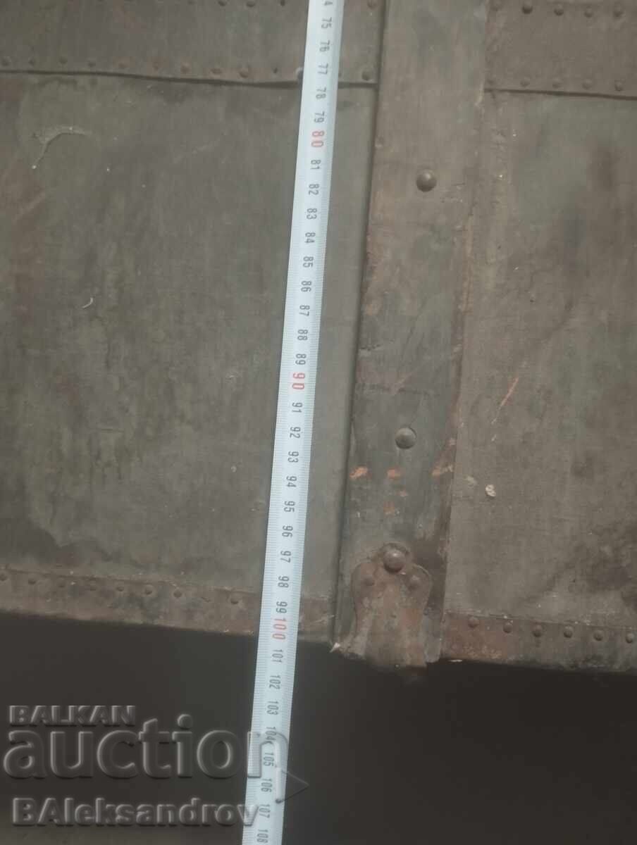 Old large travel suitcase with bronze fittings - 6 Old large travel suitcase with bronze fittings - 6