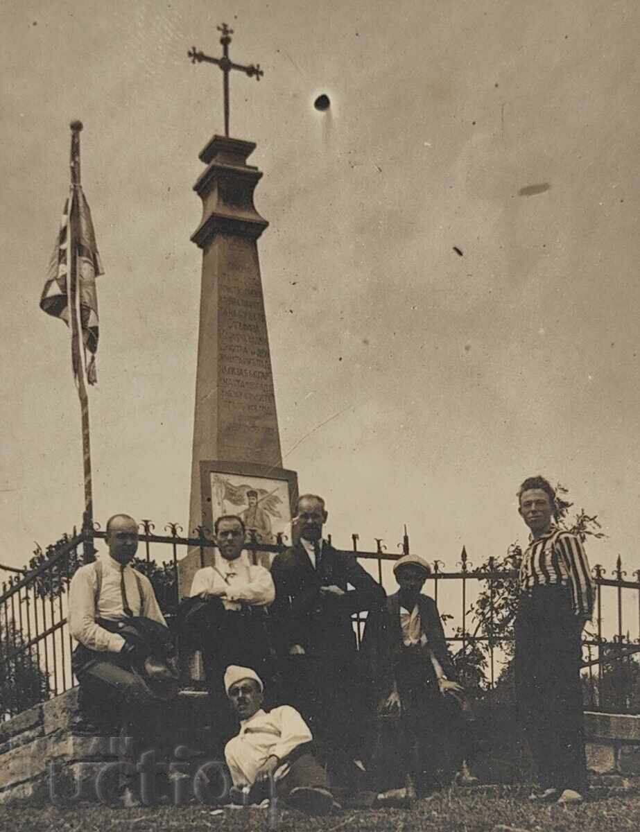 MONUMENT OF HADJI DIMITAR STEFAN KARADZHA 1868 PHOTO with price 19.00 BGN | € 9.71