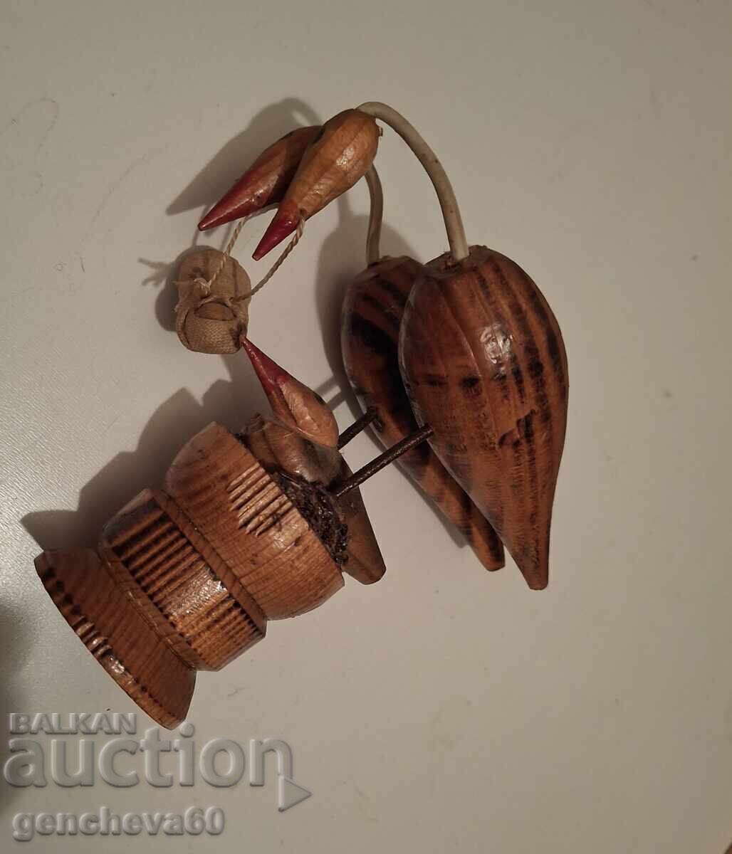 Livrarea Figură rară din lemn veche, berze