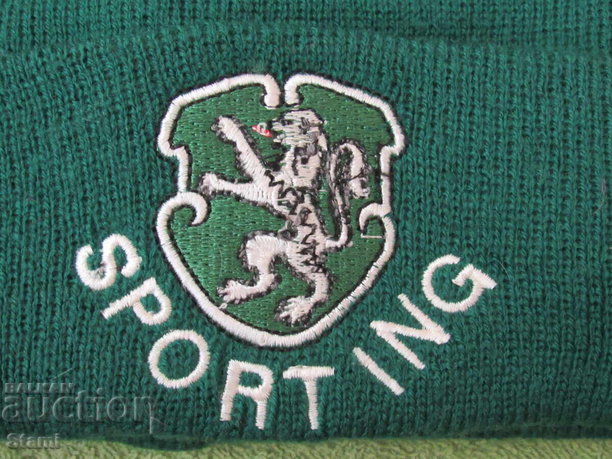 Плетена зелена шапка с емблема, нова с цена 6.00 лв. | € 3.07 Плетена зелена шапка с емблема, нова с цена 6.00 лв. | € 3.07