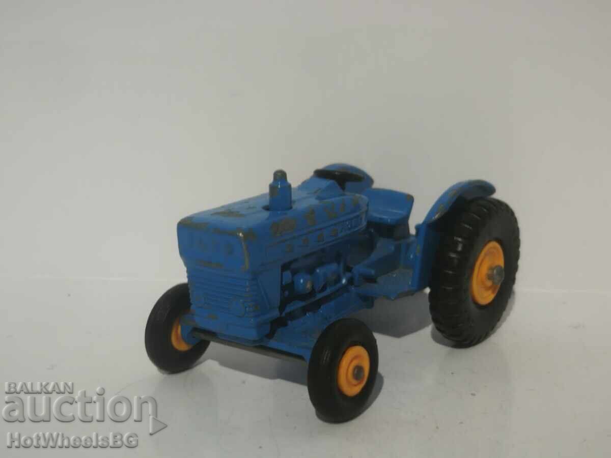 Auction - MATCHBOX LESNEY. No. 39C Ford Tractor 1967 Auction - MATCHBOX LESNEY. No. 39C Ford Tractor 1967