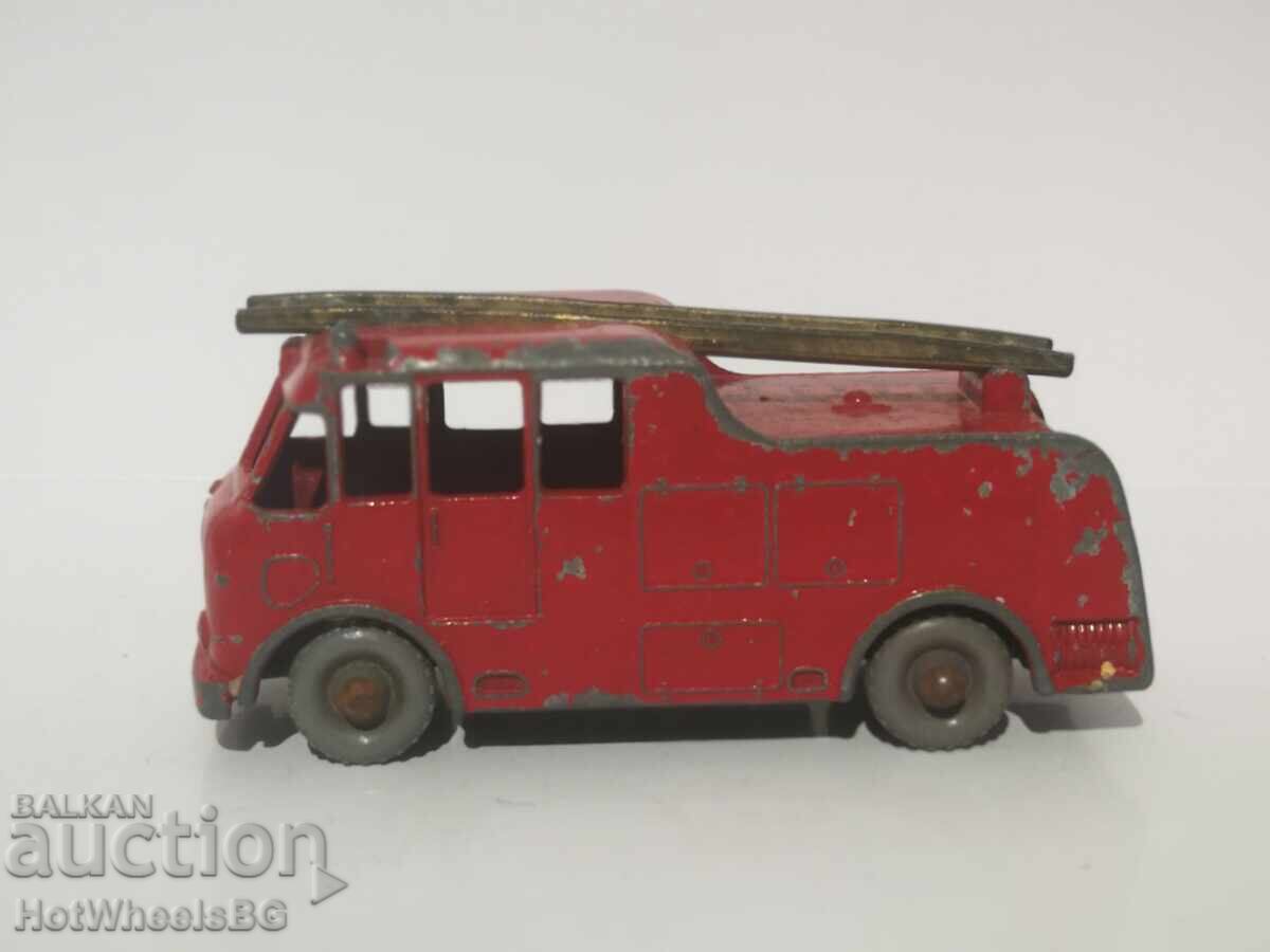 MATCHBOX LESNEY. No. 9C Merryweather Fire Engine 1959