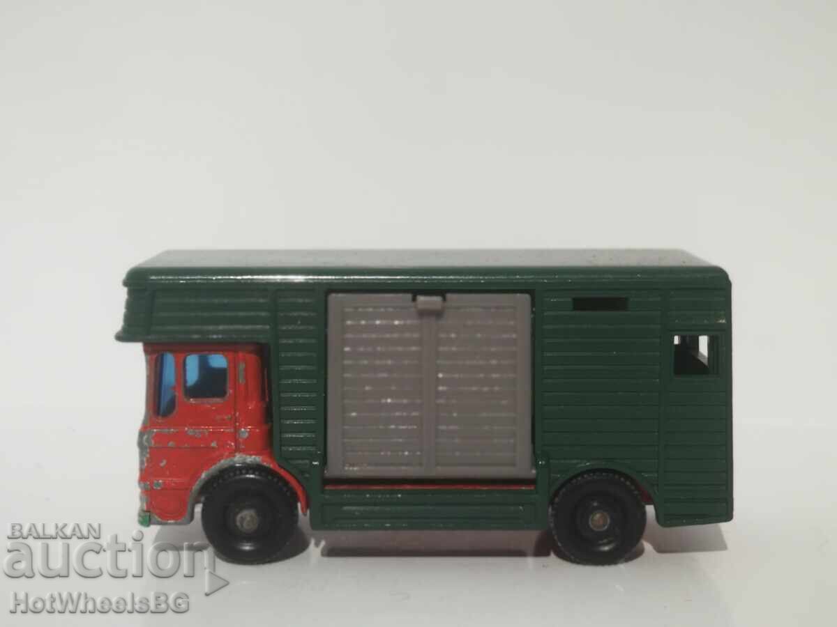 MATCHBOX LESNEY. No. 17E AEC Horse Box 1969