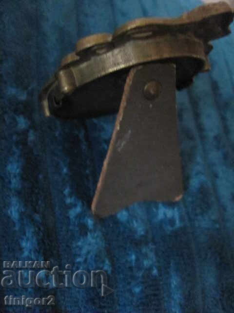 Auction  Art Deco bronze photo frame, 10x7cm.