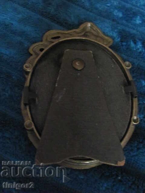 Delivery of Art Deco bronze photo frame, 10x7cm.