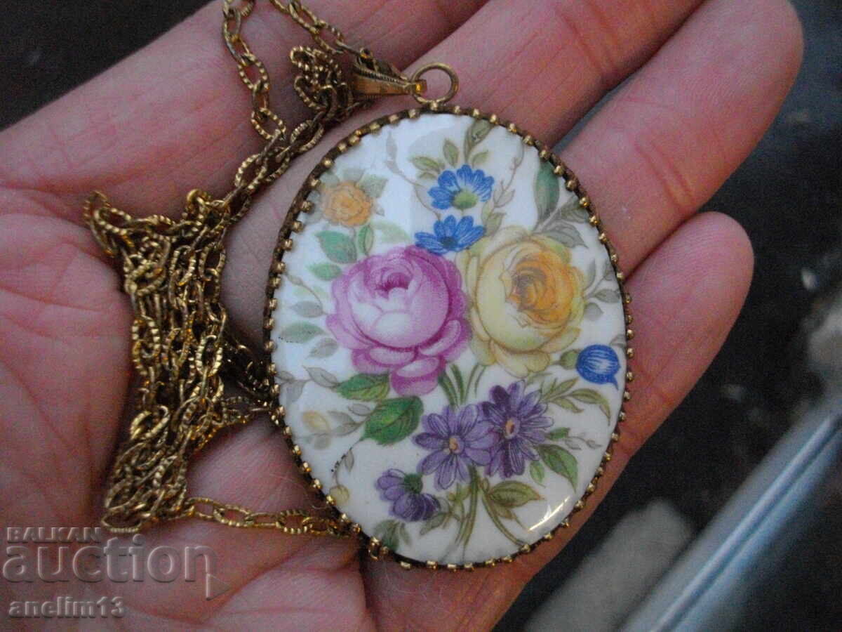 OLD NECKLACE PENDANT PORCELAIN with price 45.00 BGN | € 23.01 OLD NECKLACE PENDANT PORCELAIN with price 45.00 BGN | € 23.01