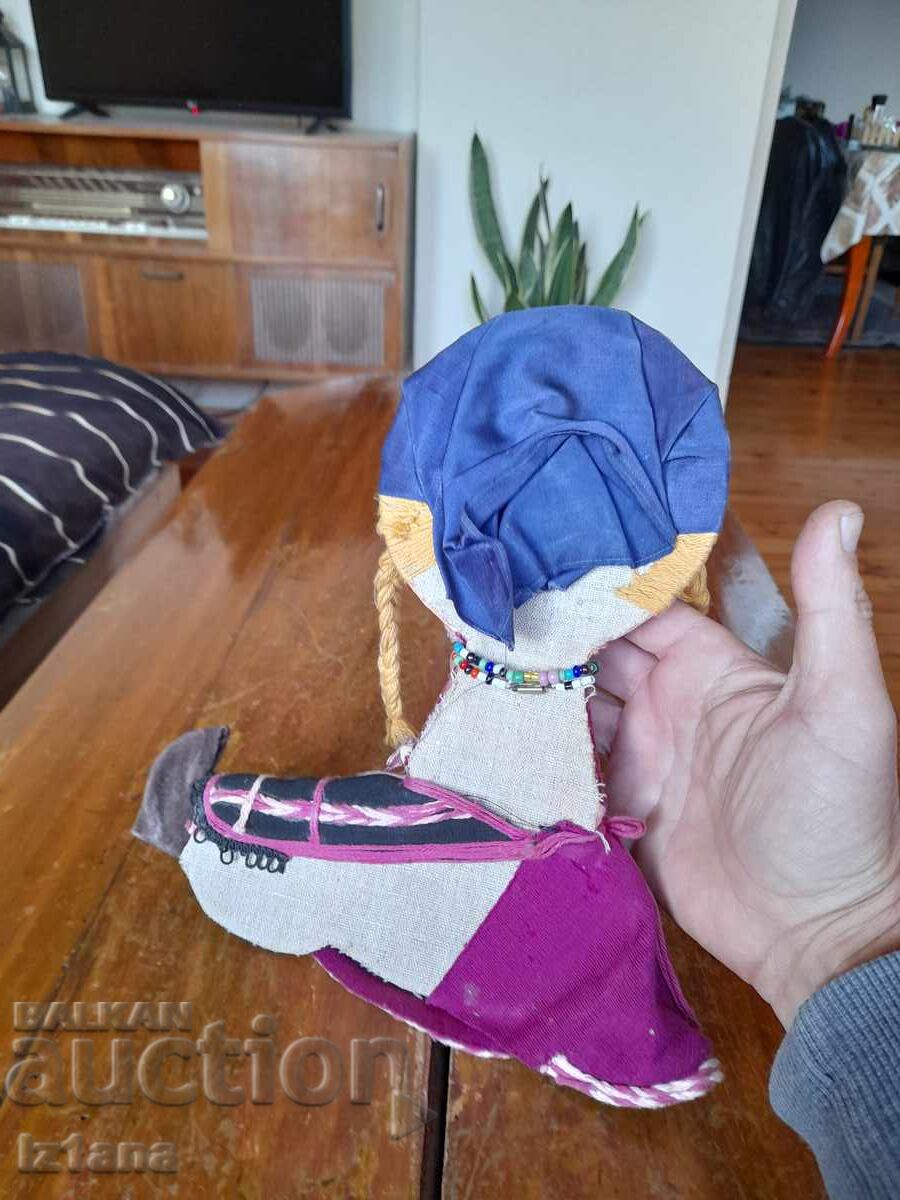 Аукцион Стара кукла за стена Аукцион Стара кукла за стена