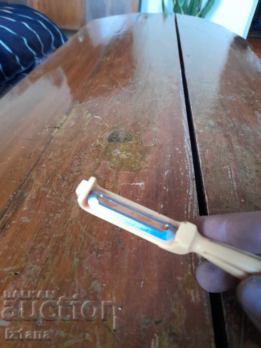 Auction  Old household peeler