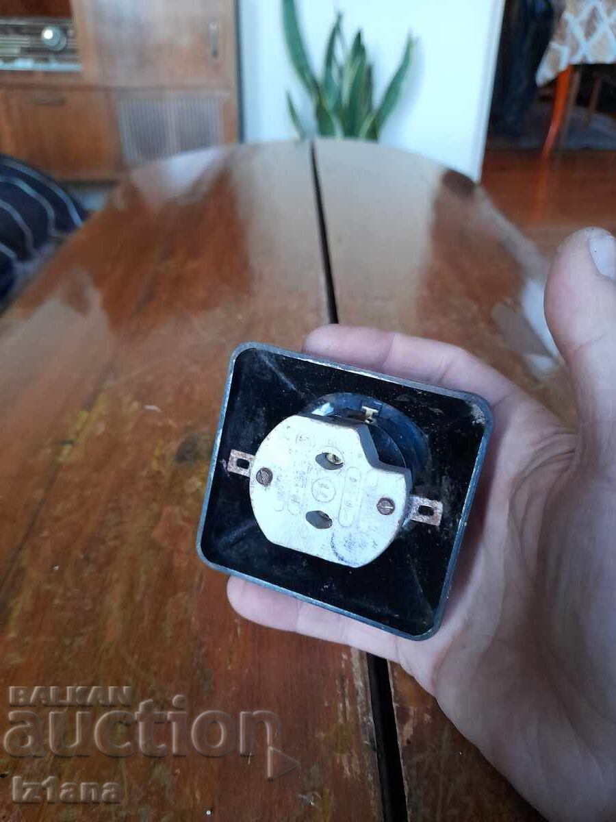 Delivery of Old electrical outlet