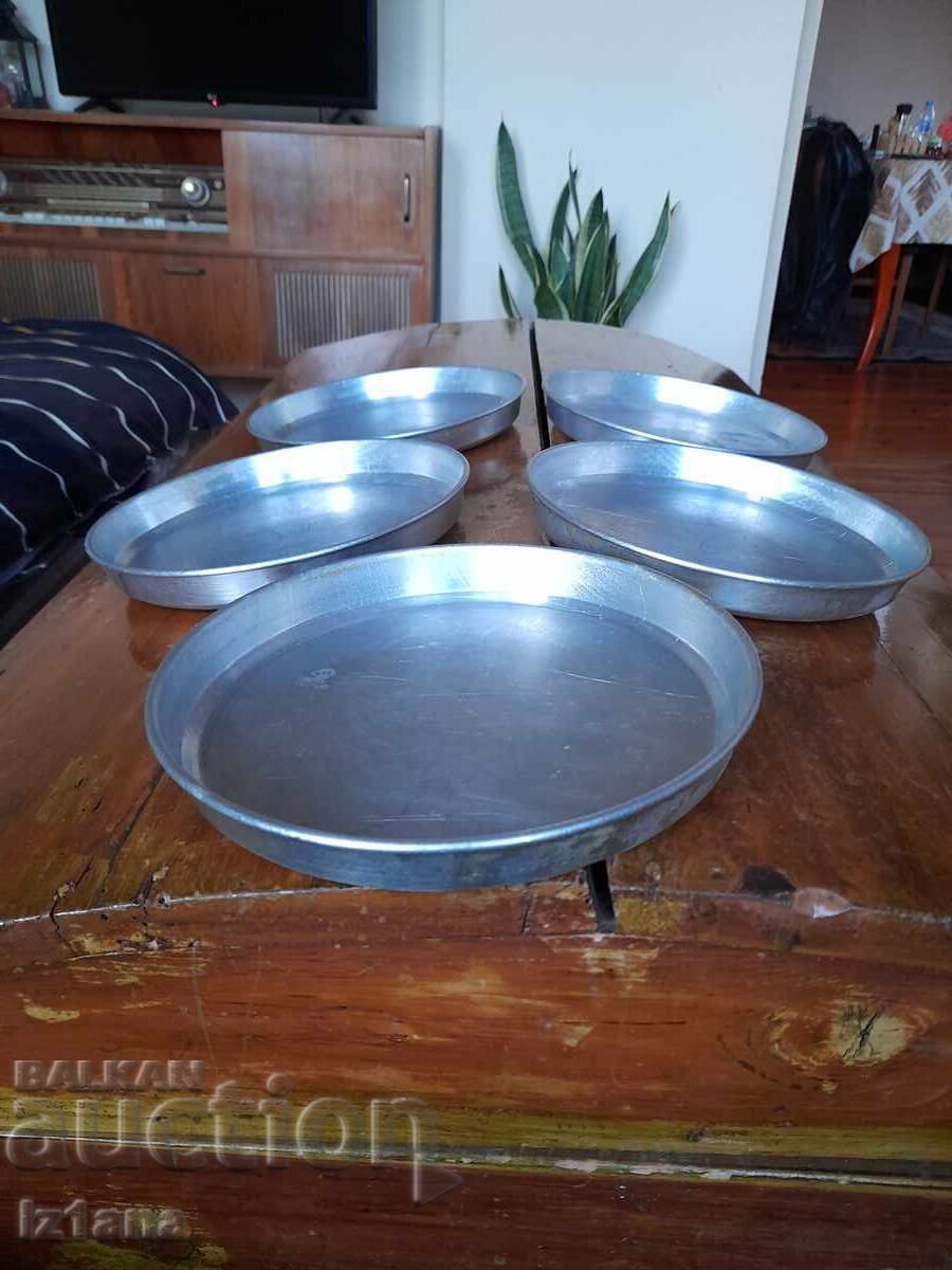 Old aluminum tray, pizza trays with price 110.00 BGN | € 56.24