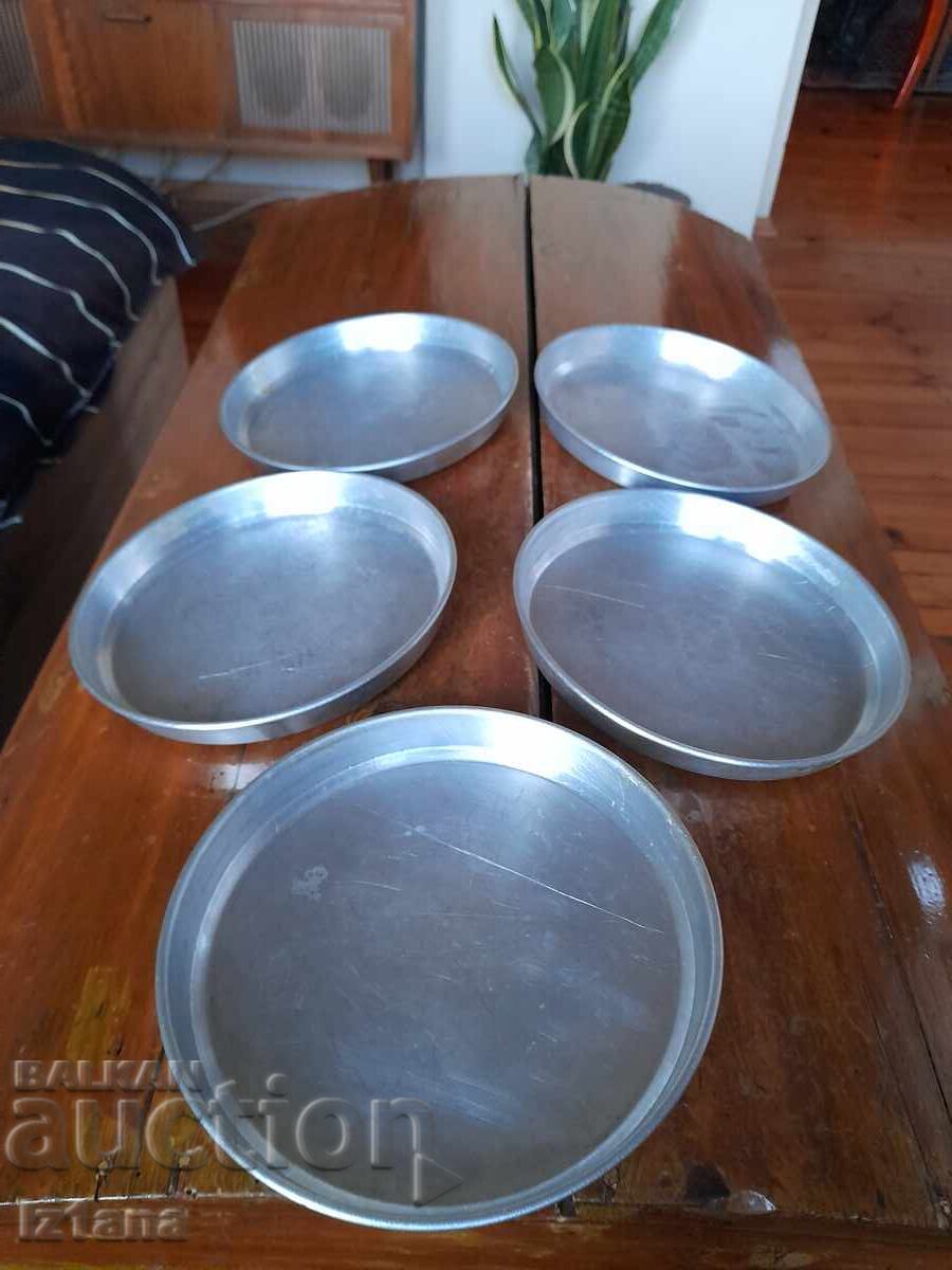 Auction  Old aluminum tray, pizza trays