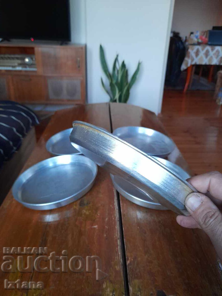 Delivery of Old aluminum tray, pizza trays