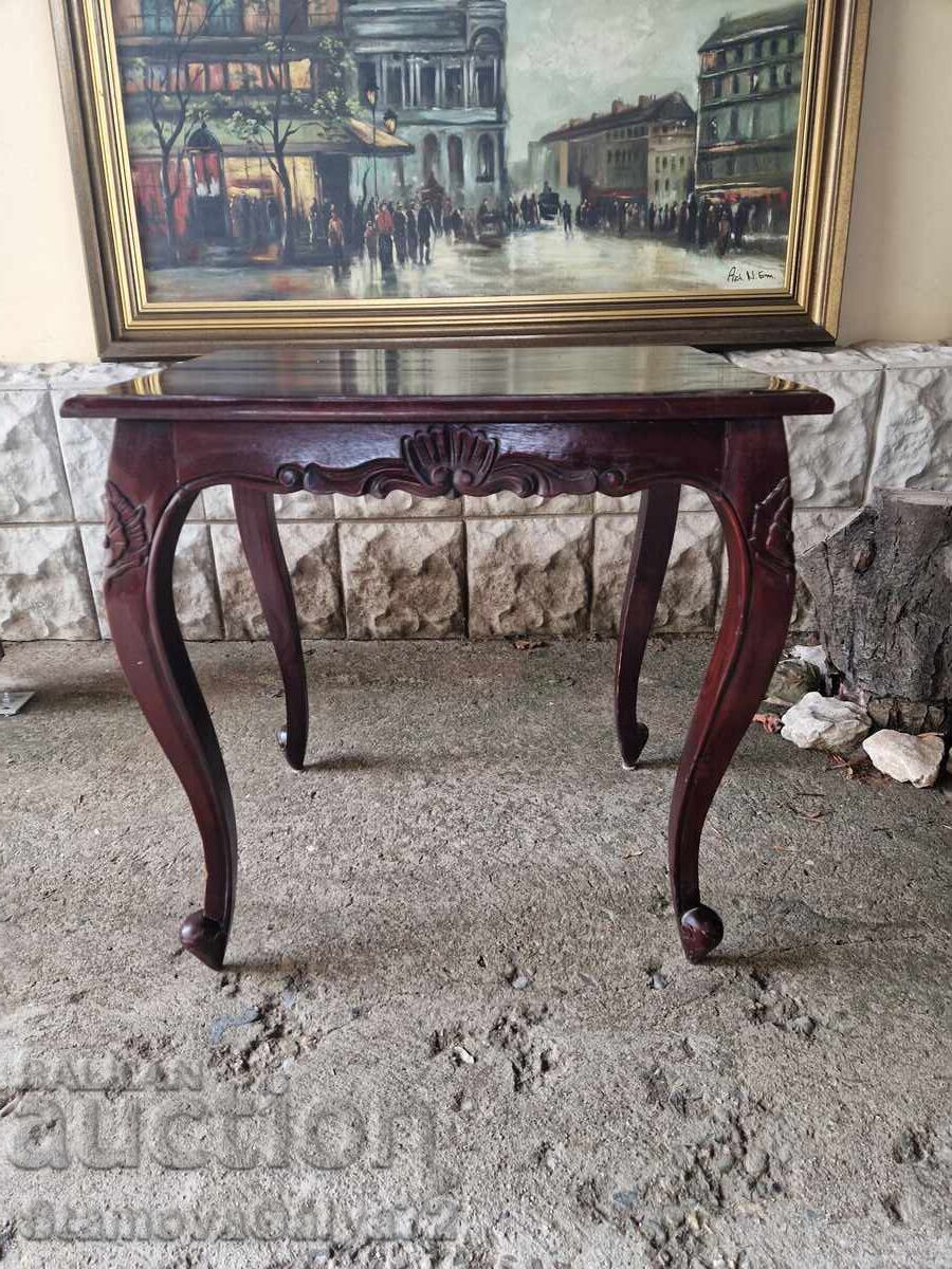 Auction Wonderful antique English table, solid wood carving Auction Wonderful antique English table, solid wood carving