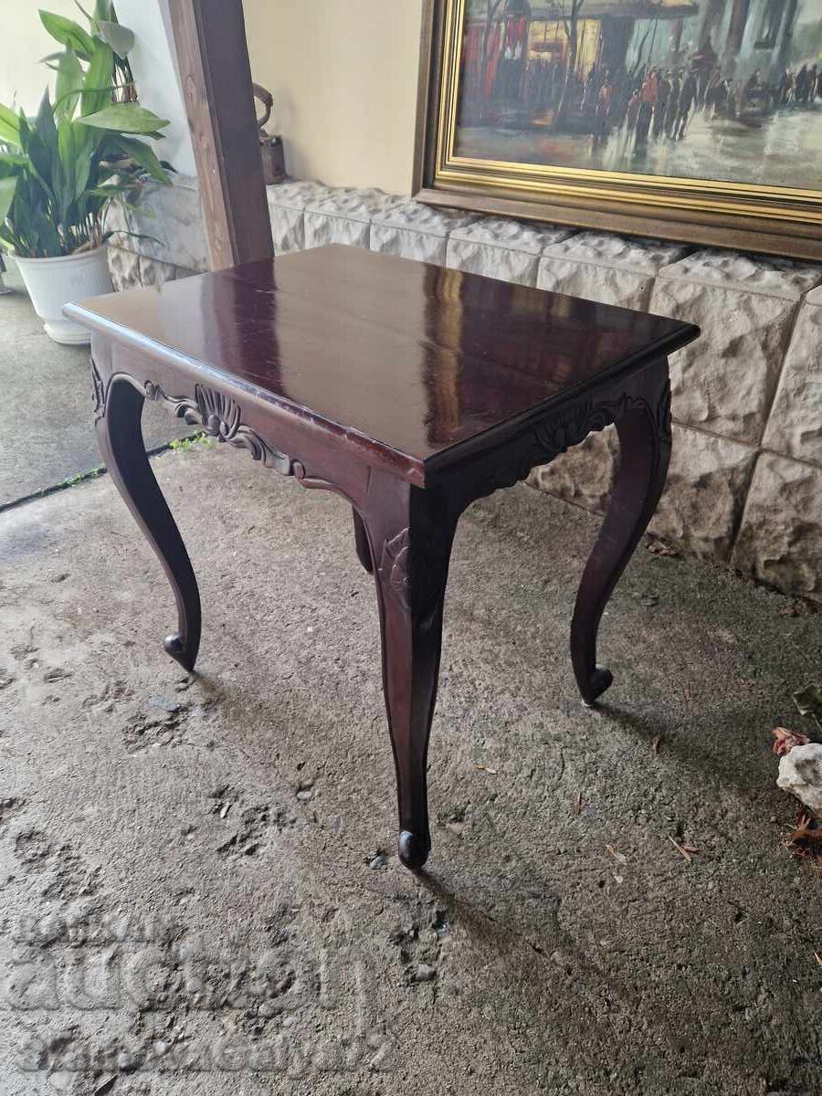 Delivery of Wonderful antique English table, solid wood carving Delivery of Wonderful antique English table, solid wood carving