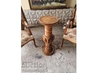 Veche coloană antică engleză unică din lemn