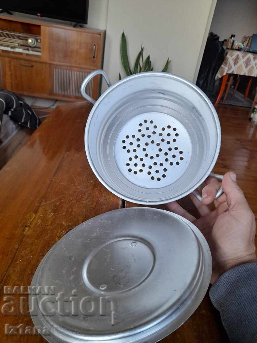 Auction Old aluminum strainer, colander Auction Old aluminum strainer, colander