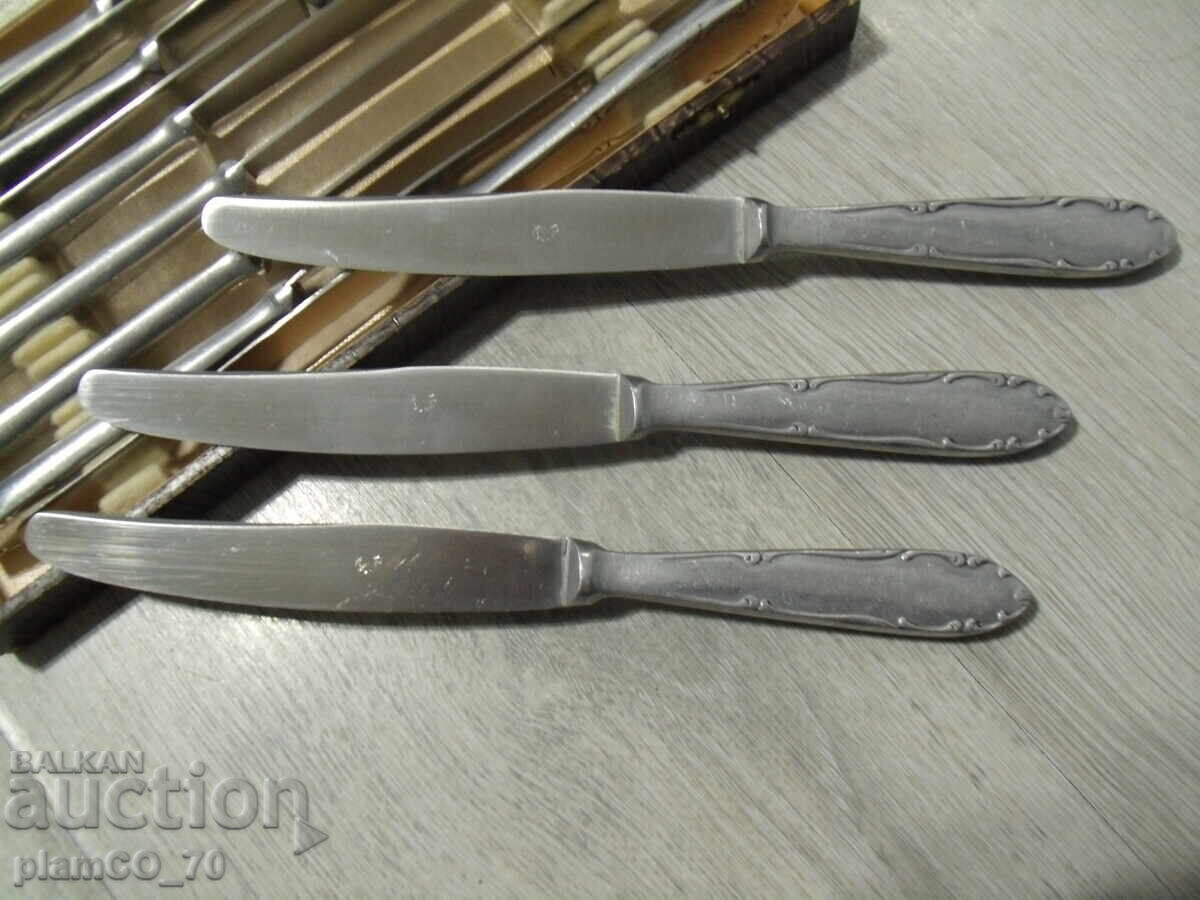 Δημοπρασία No.*7805 παλιό σετ μαχαιροπήρουνων - μαχαίρια - 12 τεμάχια - με κουτί Δημοπρασία No.*7805 παλιό σετ μαχαιροπήρουνων - μαχαίρια - 12 τεμάχια - με κουτί