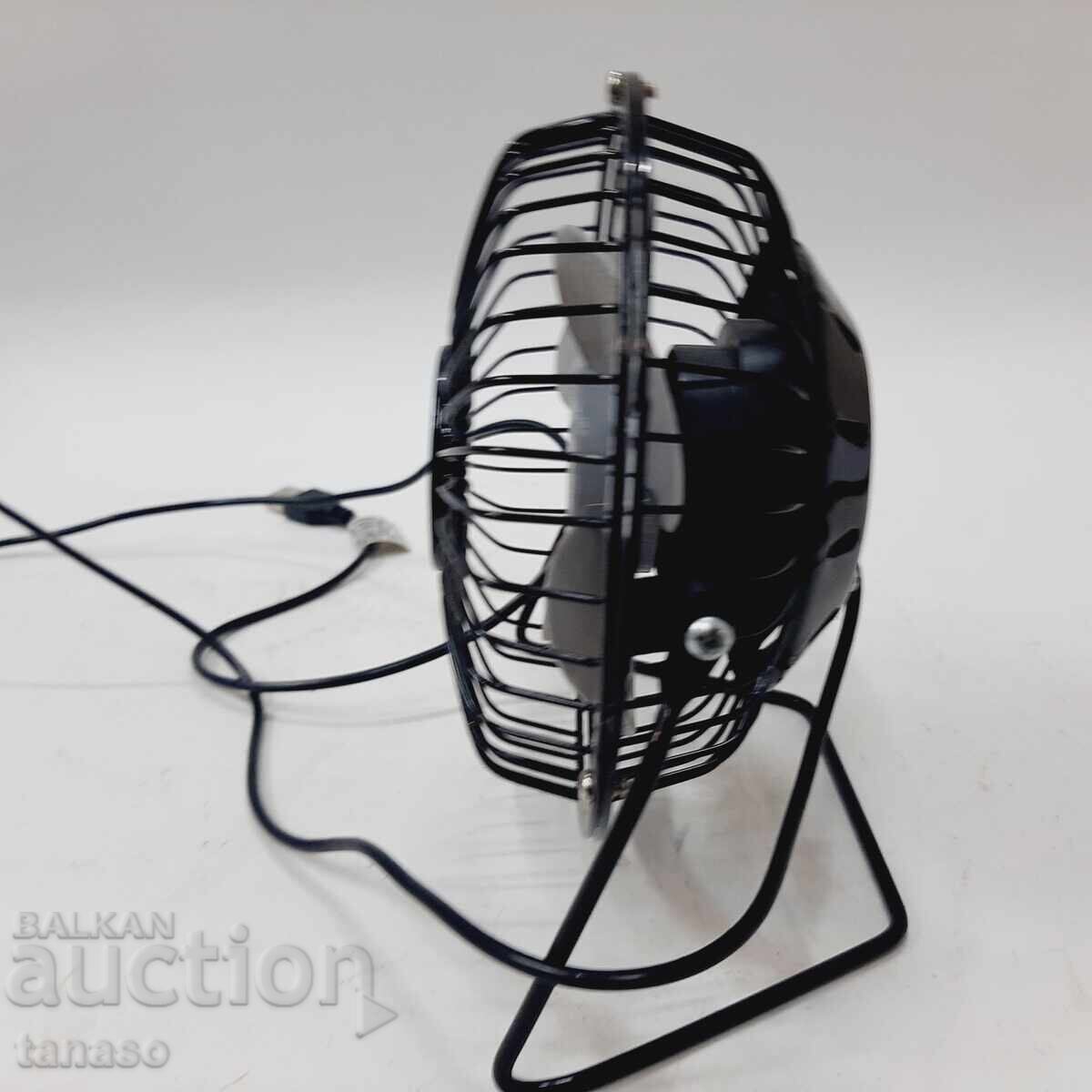 Livrarea Ventilator USB mic de birou (4,5)