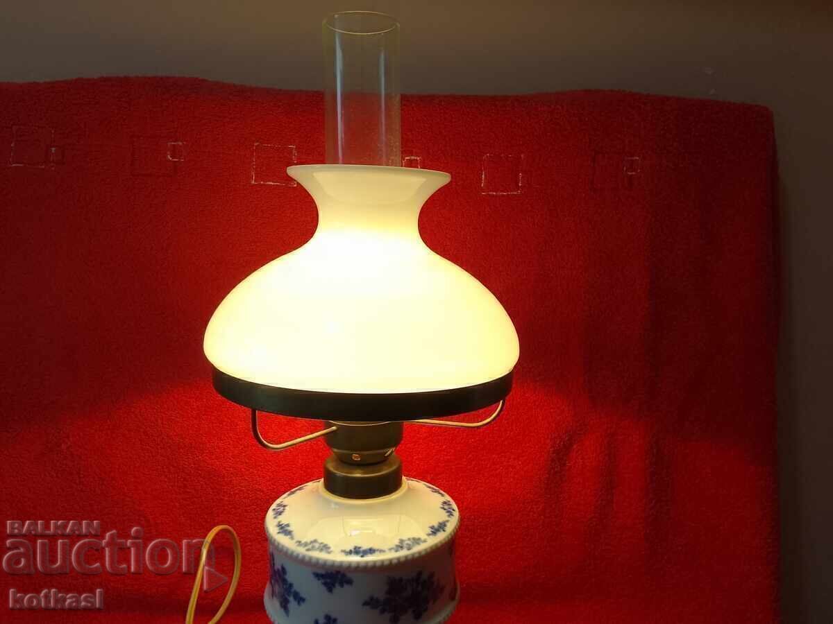 Veche lampă din porțelan Wilendorf Cobalt de lucru cu preț € 48.83 | 95.50 BGN