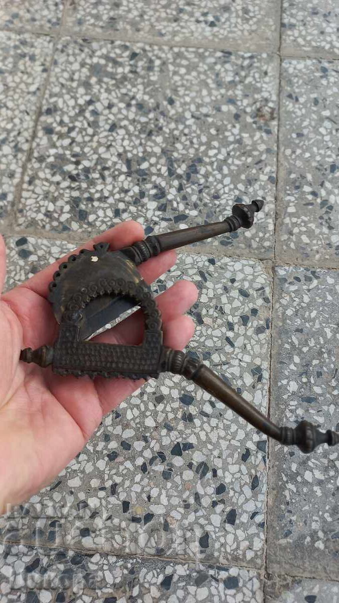 Delivery of OLD BRONZE CUTTER KNIFE SCISSORS Delivery of OLD BRONZE CUTTER KNIFE SCISSORS