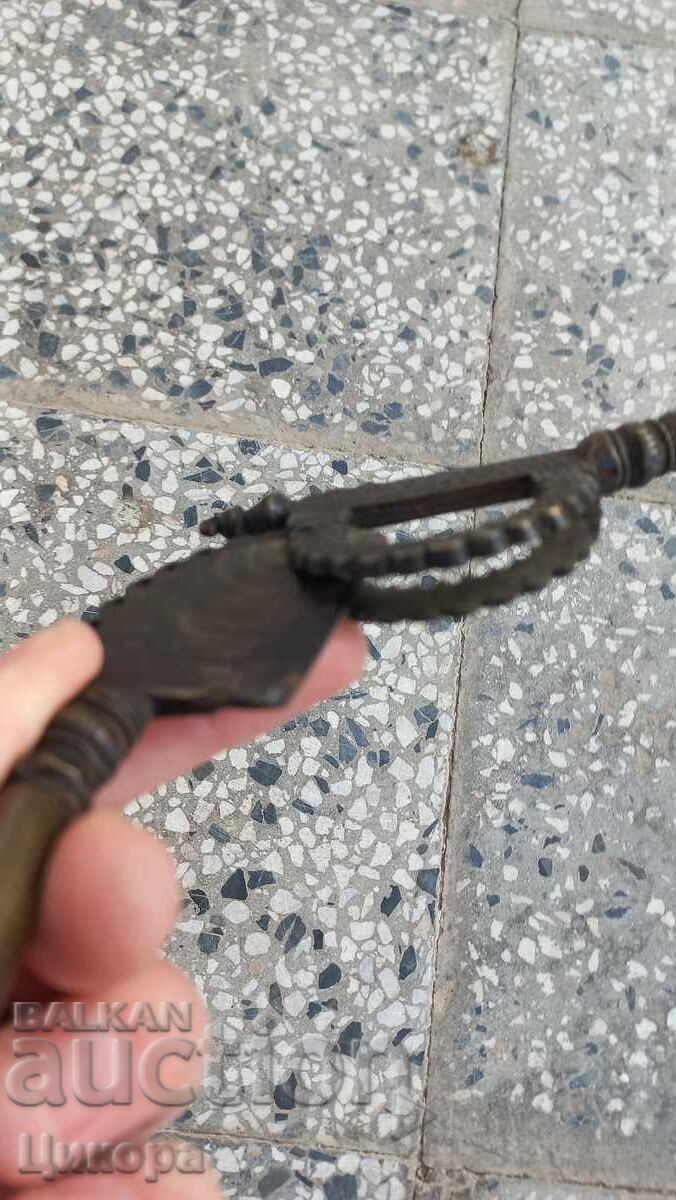 OLD BRONZE CUTTER KNIFE SCISSORS - 7 OLD BRONZE CUTTER KNIFE SCISSORS - 7