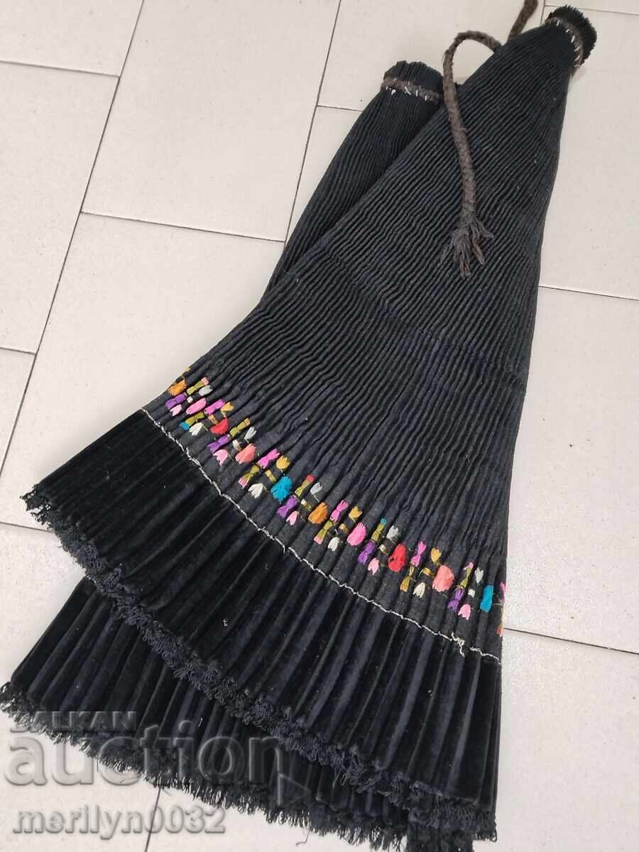 Old squealing costume with bruchnik embroidery with price 189.90 BGN | € 97.09 Old squealing costume with bruchnik embroidery with price 189.90 BGN | € 97.09