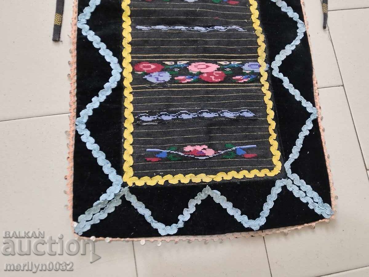 Șorț vechi țesut, brodat și brodat, costum, sukman cu preț € 99.84 | 195.27 BGN